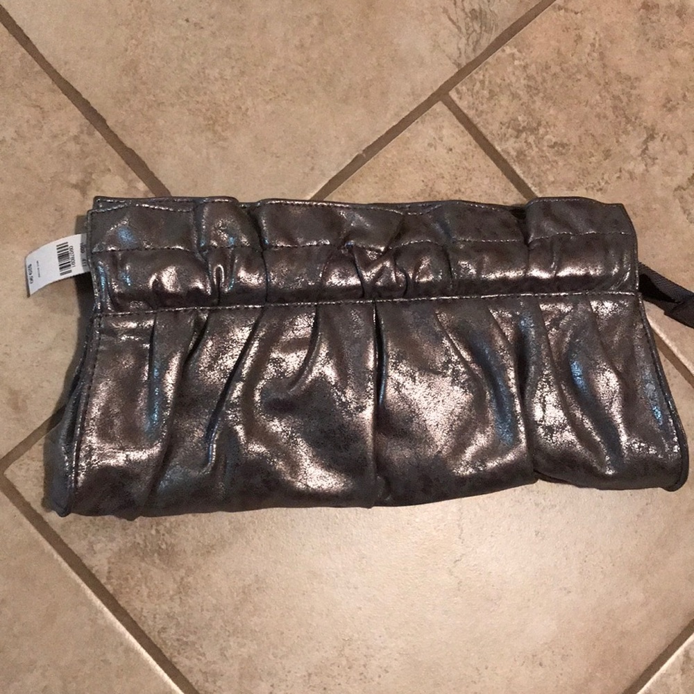 Express Metallic Clutch